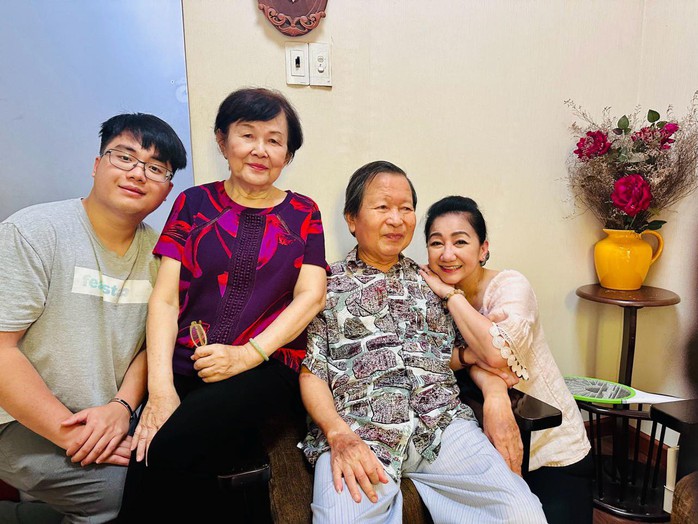 Xúc động với tuyển tập tác phẩm "Như trong truyền thuyết" của Lê Duy Hạnh- Ảnh 4. Xúc động với tuyển tập tác phẩm "Như trong truyền thuyết" của Lê Duy Hạnh- Ảnh 4.