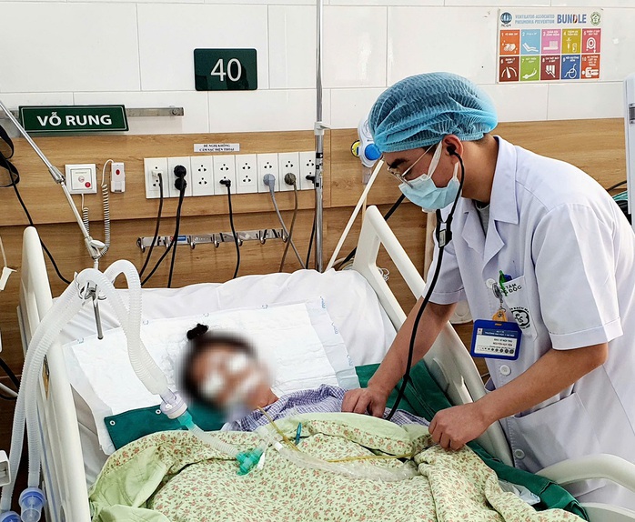 Thêm bệnh nhân nguy kịch vì uống nước kiềm- Ảnh 1. Thêm bệnh nhân nguy kịch vì uống nước kiềm- Ảnh 1.