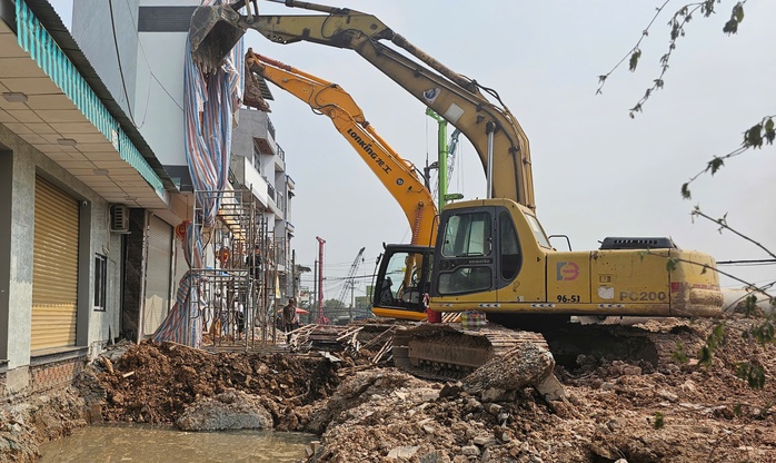 Hình ảnh tiệm vàng "siêu mỏng" ở Bình Dương đang bị phong tỏa- Ảnh 6. Hình ảnh tiệm vàng "siêu mỏng" ở Bình Dương đang bị phong tỏa- Ảnh 6.