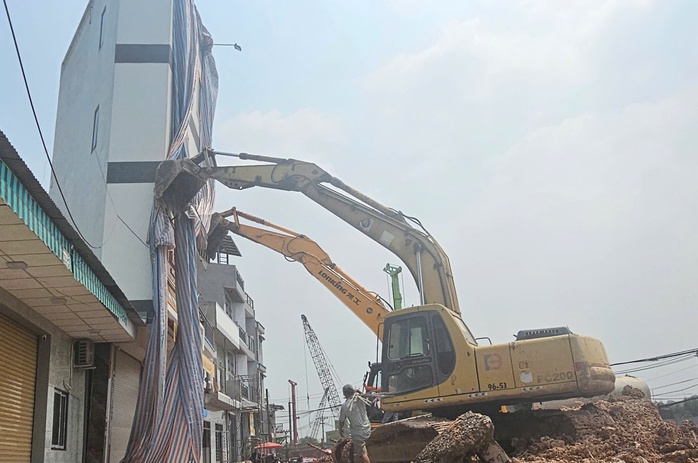 Hình ảnh tiệm vàng "siêu mỏng" ở Bình Dương đang bị phong tỏa- Ảnh 9. Hình ảnh tiệm vàng "siêu mỏng" ở Bình Dương đang bị phong tỏa- Ảnh 9.