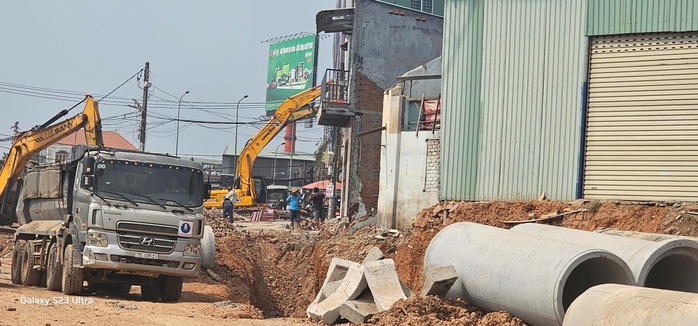 Hình ảnh tiệm vàng "siêu mỏng" ở Bình Dương đang bị phong tỏa- Ảnh 10. Hình ảnh tiệm vàng "siêu mỏng" ở Bình Dương đang bị phong tỏa- Ảnh 10.