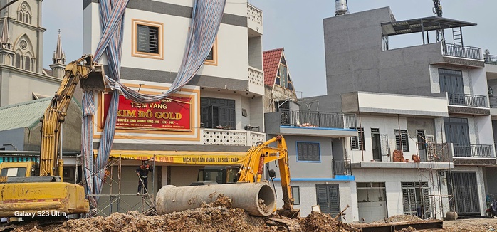 Hình ảnh tiệm vàng "siêu mỏng" ở Bình Dương đang bị phong tỏa- Ảnh 4. Hình ảnh tiệm vàng "siêu mỏng" ở Bình Dương đang bị phong tỏa- Ảnh 4.