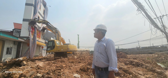 Hình ảnh tiệm vàng "siêu mỏng" ở Bình Dương đang bị phong tỏa- Ảnh 5. Hình ảnh tiệm vàng "siêu mỏng" ở Bình Dương đang bị phong tỏa- Ảnh 5.