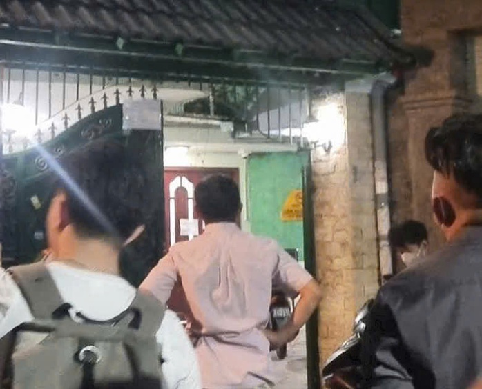 Bằng cách nào người đàn ông đã tử vong trong căn nhà khoá cửa ở Tân Bình?- Ảnh 1. Bằng cách nào người đàn ông đã tử vong trong căn nhà khoá cửa ở Tân Bình?- Ảnh 1.