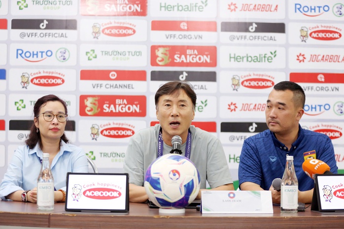 HLV Lào: "Tôi ấn tượng về toàn đội Việt Nam và cách triển khai thế trận"- Ảnh 1. HLV Lào: "Tôi ấn tượng về toàn đội Việt Nam và cách triển khai thế trận"- Ảnh 1.