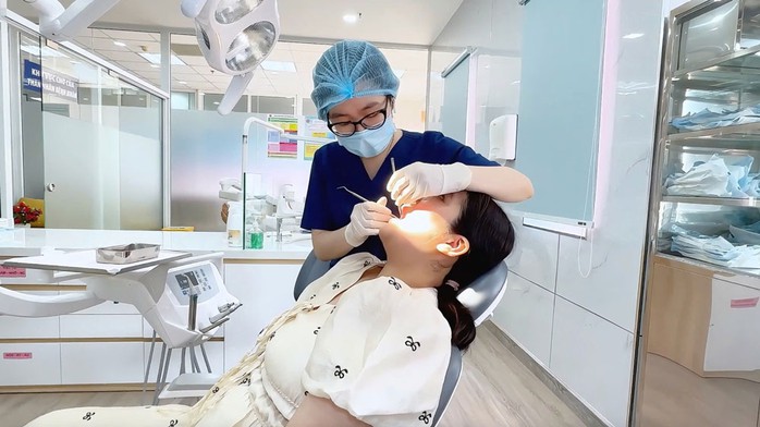 Thai phụ đến khám thai tại Bệnh viện Từ Dũ (TP HCM) được chăm sóc răng miệng Thai phụ đến khám thai tại Bệnh viện Từ Dũ (TP HCM) được chăm sóc răng miệng