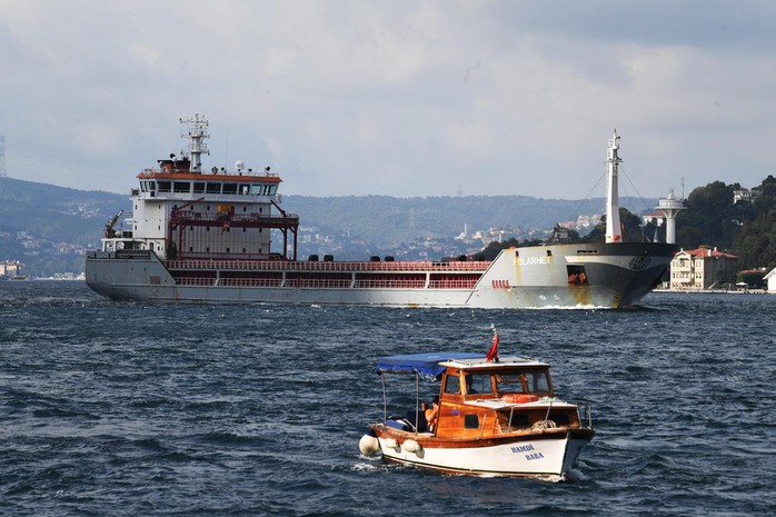 Một tàu chở ngũ cốc rời Ukraine thẳng đến eo biển Bosphorus ở Thổ Nhĩ Kỳ theo Sáng kiến Ngũ cốc Biển Đen năm 2022 Ảnh: TÂN HOA XÃ Một tàu chở ngũ cốc rời Ukraine thẳng đến eo biển Bosphorus ở Thổ Nhĩ Kỳ theo Sáng kiến Ngũ cốc Biển Đen năm 2022 Ảnh: TÂN HOA XÃ