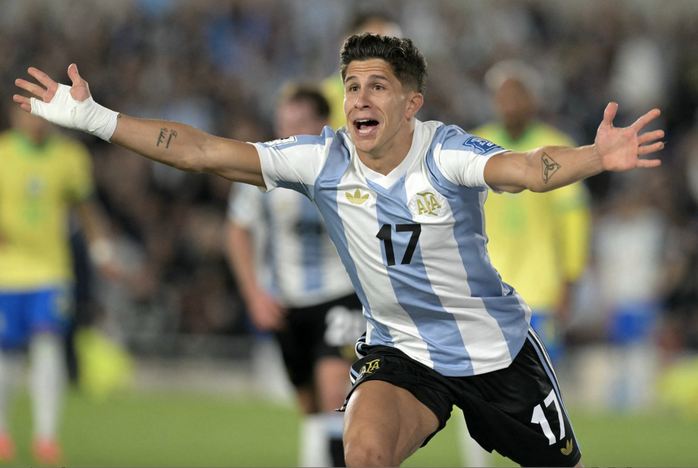 Thắng nghiền ép Brazil, Argentina vững ngôi đầu vòng loại World Cup Nam Mỹ- Ảnh 7. Thắng nghiền ép Brazil, Argentina vững ngôi đầu vòng loại World Cup Nam Mỹ- Ảnh 7.