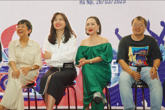 Hơn 100 nghệ sĩ quy tụ tại "Dạ hội cựu sinh viên Thủ đô"- Ảnh 2. Hơn 100 nghệ sĩ quy tụ tại "Dạ hội cựu sinh viên Thủ đô"- Ảnh 2.