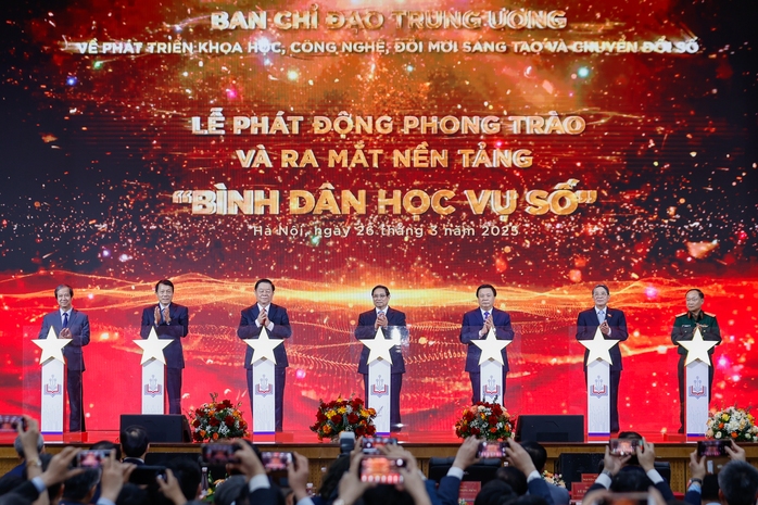 Phát động phong trào "Bình dân học vụ số" với tinh thần "Đi từng ngõ, đến từng nhà"- Ảnh 1. Phát động phong trào "Bình dân học vụ số" với tinh thần "Đi từng ngõ, đến từng nhà"- Ảnh 1.