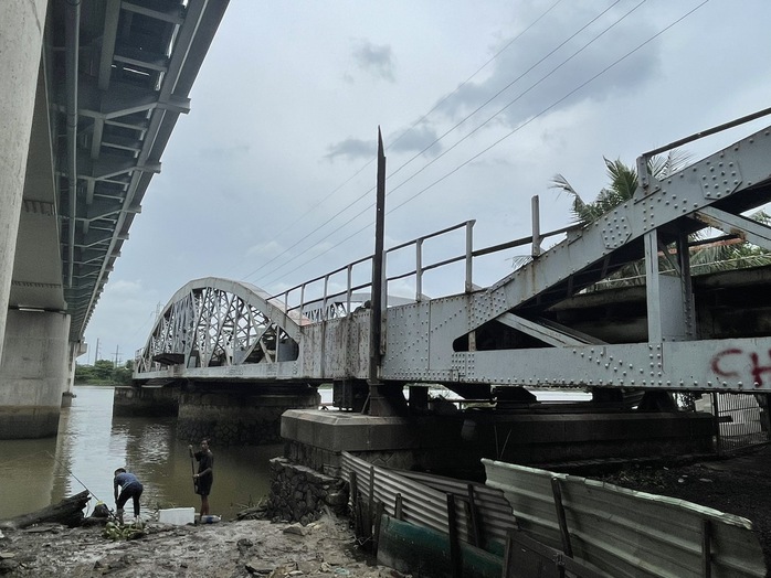 TP HCM: Cầu đường sắt Bình Lợi cũ và tháp canh đã “có chủ”- Ảnh 2. TP HCM: Cầu đường sắt Bình Lợi cũ và tháp canh đã “có chủ”- Ảnh 2.