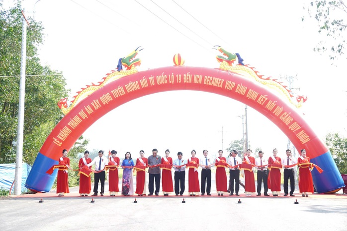 Phó Thủ tướng Nguyễn Chí Dũng dự khánh thành 2 công trình gần 1.800 tỉ ở Bình Định- Ảnh 1. Phó Thủ tướng Nguyễn Chí Dũng dự khánh thành 2 công trình gần 1.800 tỉ ở Bình Định- Ảnh 1.
