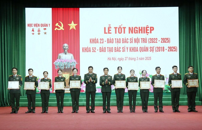 Học viên tàu ngầm, phi công tốt nghiệp trong nước có thể được phong thượng úy, đại úy- Ảnh 1. Học viên tàu ngầm, phi công tốt nghiệp trong nước có thể được phong thượng úy, đại úy- Ảnh 1.