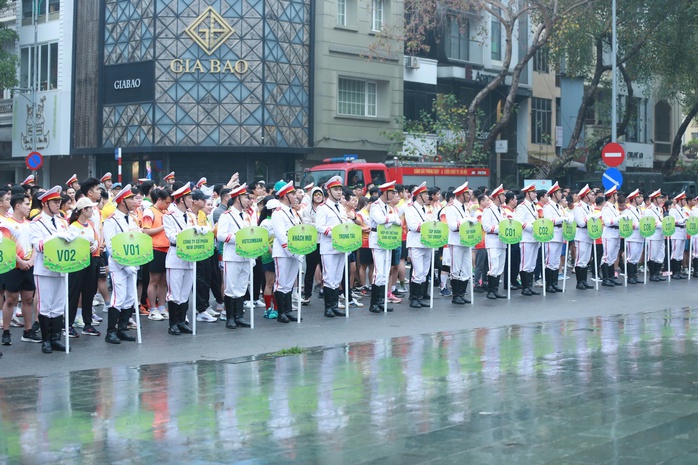 Sôi động Ngày chạy Olympic - Vì an ninh Tổ quốc- Ảnh 1. Sôi động Ngày chạy Olympic - Vì an ninh Tổ quốc- Ảnh 1.