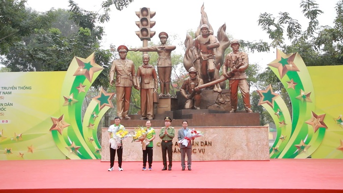 Sôi động Ngày chạy Olympic - Vì an ninh Tổ quốc- Ảnh 3. Sôi động Ngày chạy Olympic - Vì an ninh Tổ quốc- Ảnh 3.