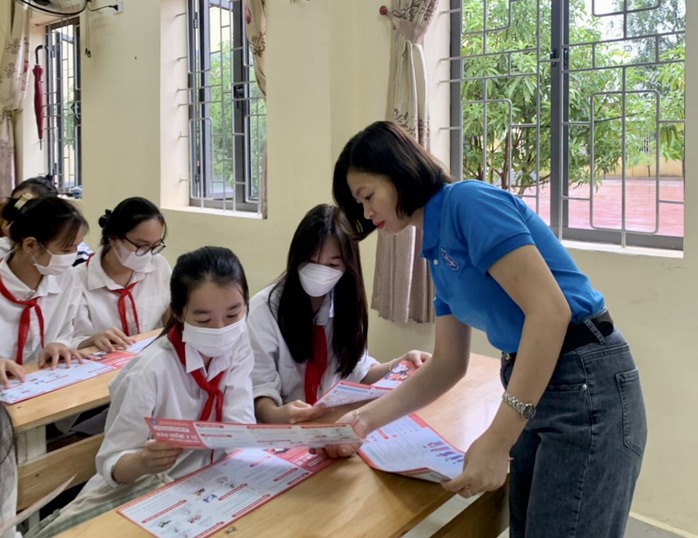 Đề xuất giảm mức đóng BHYT cho học sinh- Ảnh 1. Đề xuất giảm mức đóng BHYT cho học sinh- Ảnh 1.