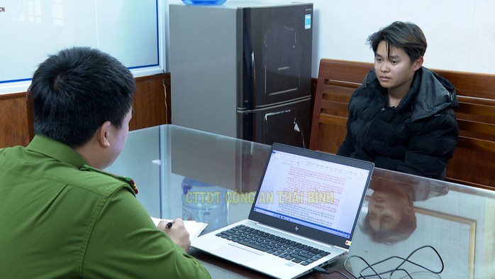 Khởi tố, bắt khẩn cấp nam thanh niên tông đại úy CSGT gãy 2 xương sườn- Ảnh 1. Khởi tố, bắt khẩn cấp nam thanh niên tông đại úy CSGT gãy 2 xương sườn- Ảnh 1.