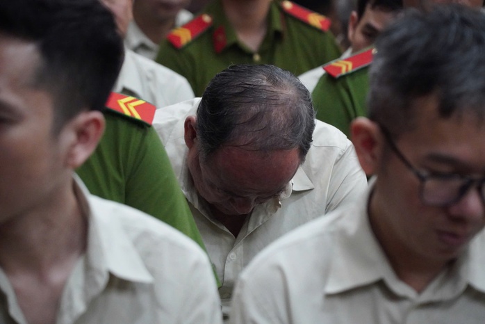 Cựu Chủ tịch tỉnh An Giang Nguyễn Thanh Bình đối diện mức án 10 năm tù- Ảnh 2. Cựu Chủ tịch tỉnh An Giang Nguyễn Thanh Bình đối diện mức án 10 năm tù- Ảnh 2.