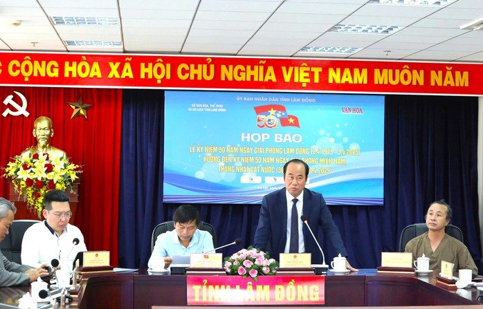 Ca sĩ Mỹ Linh biểu diễn tại chương trình "Nam Tây Nguyên vui ngày giải phóng" ở Đà Lạt- Ảnh 1. Ca sĩ Mỹ Linh biểu diễn tại chương trình "Nam Tây Nguyên vui ngày giải phóng" ở Đà Lạt- Ảnh 1.