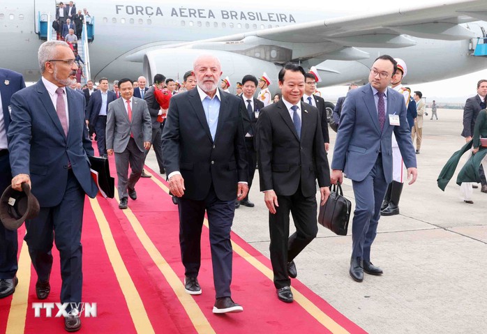 Tổng thống Brazil đến Hà Nội, bắt đầu thăm cấp Nhà nước tới Việt Nam- Ảnh 2. Tổng thống Brazil đến Hà Nội, bắt đầu thăm cấp Nhà nước tới Việt Nam- Ảnh 2.