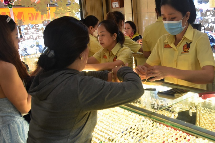 Giá vàng hôm nay, 28-3: Tăng mạnh lên đỉnh cao mới- Ảnh 1.