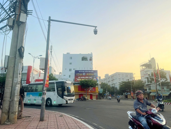 Vụ "Biển quảng cáo cá cược online "hoành tráng" ở Nha Trang": Đọc Báo Người Lao Động mới biết!- Ảnh 1. Vụ "Biển quảng cáo cá cược online "hoành tráng" ở Nha Trang": Đọc Báo Người Lao Động mới biết!- Ảnh 1.