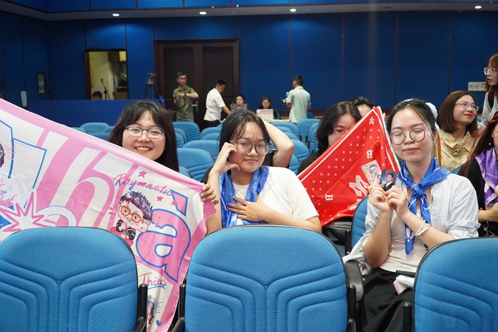 Đông nghịt fan đến tham dự Talkshow “Nhạc Việt vươn tầm thế giới”- Ảnh 6.
