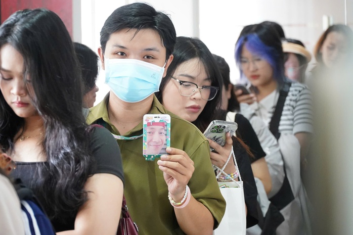 Đông nghịt fan đến tham dự Talkshow “Nhạc Việt vươn tầm thế giới”- Ảnh 7.