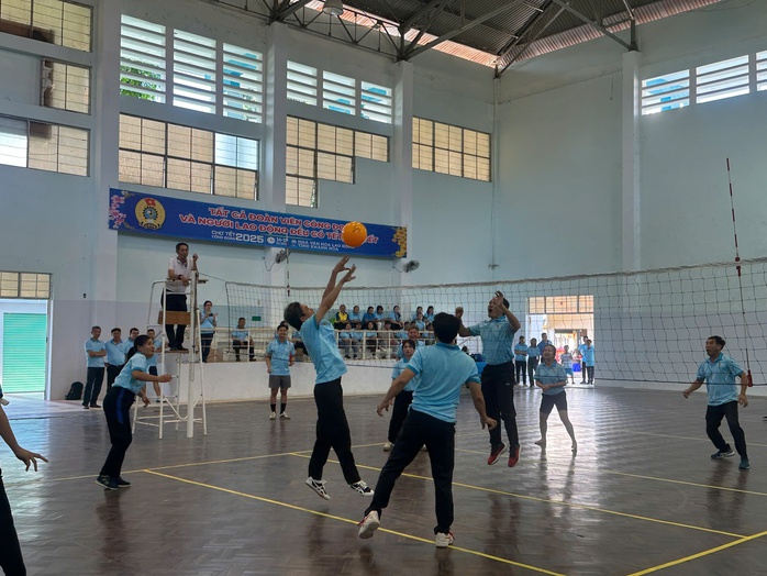 Sôi nổi hội thao cán bộ Công đoàn Khánh Hòa- Ảnh 2. Sôi nổi hội thao cán bộ Công đoàn Khánh Hòa- Ảnh 2.