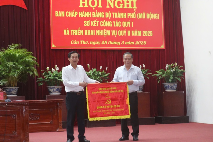 Bí thư Thành ủy Cần Thơ chỉ đạo "nóng" liên quan tinh gọn, sắp xếp tổ chức bộ máy- Ảnh 2. Bí thư Thành ủy Cần Thơ chỉ đạo "nóng" liên quan tinh gọn, sắp xếp tổ chức bộ máy- Ảnh 2.