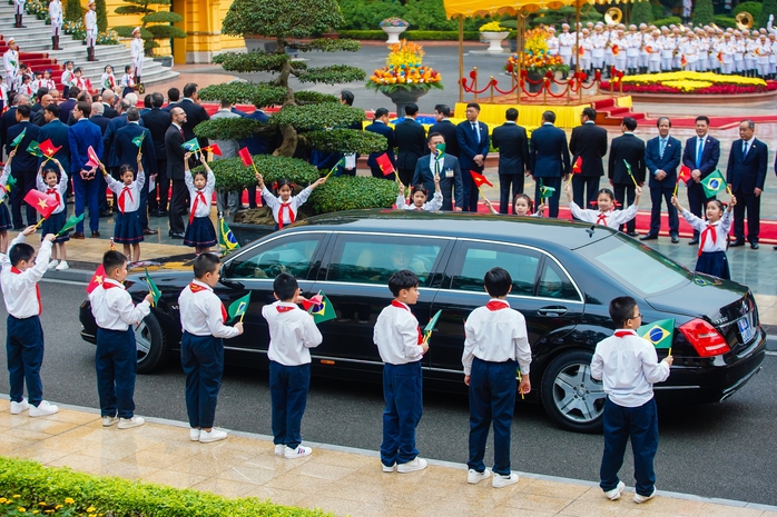 Chủ tịch nước Lương Cường chủ trì lễ đón Tổng thống Brazil- Ảnh 4. Chủ tịch nước Lương Cường chủ trì lễ đón Tổng thống Brazil- Ảnh 4.