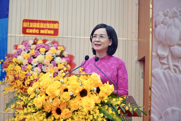 Báo Người Lao Động tặng 2.000 lá cờ Tổ quốc, học bổng ở Bình Phước- Ảnh 1. Báo Người Lao Động tặng 2.000 lá cờ Tổ quốc, học bổng ở Bình Phước- Ảnh 1.