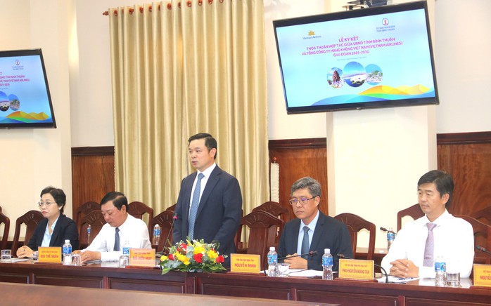 Bình Thuận mời gọi Vietnam Airlines mở trung tâm đào tạo hàng không - Ảnh 1. Bình Thuận mời gọi Vietnam Airlines mở trung tâm đào tạo hàng không - Ảnh 1.