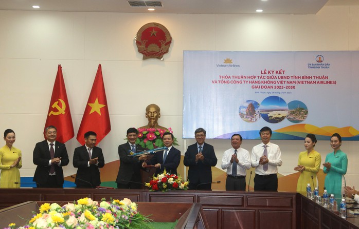 Bình Thuận mời gọi Vietnam Airlines mở trung tâm đào tạo hàng không - Ảnh 2. Bình Thuận mời gọi Vietnam Airlines mở trung tâm đào tạo hàng không - Ảnh 2.
