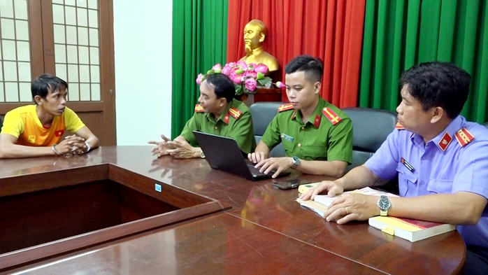 Khám nghiệm tử thi bé trai 5 tuổi tử vong đau đớn ở An Giang: Vỡ gan, vỡ lá lách - Ảnh 4. Khám nghiệm tử thi bé trai 5 tuổi tử vong đau đớn ở An Giang: Vỡ gan, vỡ lá lách - Ảnh 4.