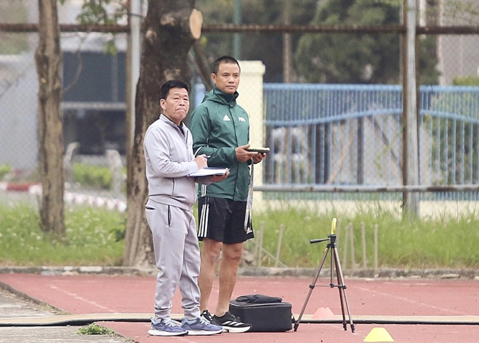 VFF lần đầu phạt nặng trọng tài FIFA mắc sai phạm- Ảnh 1. VFF lần đầu phạt nặng trọng tài FIFA mắc sai phạm- Ảnh 1.