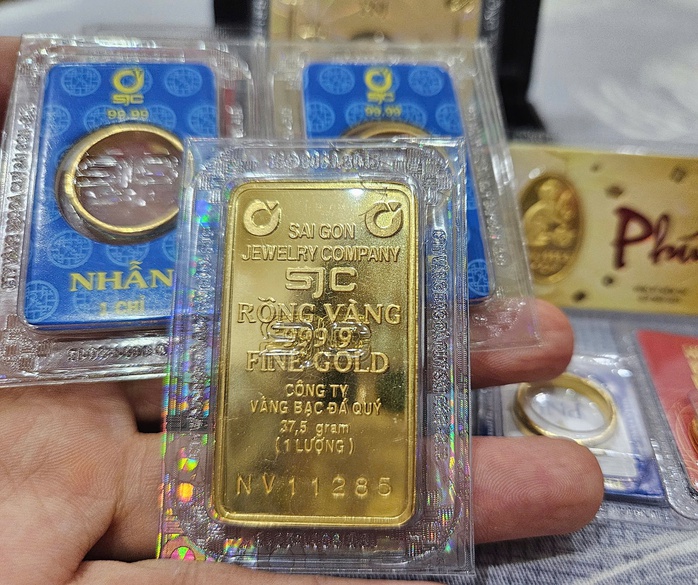 Sáng 4-4, giá vàng miếng SJC, vàng nhẫn cùng rớt mạnh- Ảnh 2. Sáng 4-4, giá vàng miếng SJC, vàng nhẫn cùng rớt mạnh- Ảnh 2.