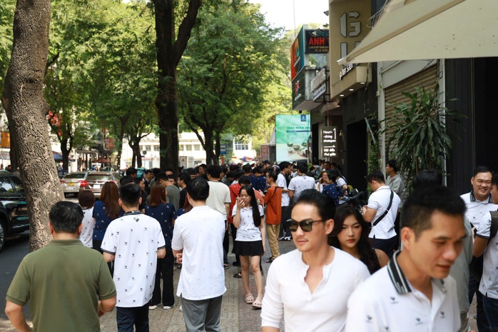 Người dân TP HCM hốt hoảng bởi rung lắc- Ảnh 16. Người dân TP HCM hốt hoảng bởi rung lắc- Ảnh 16.