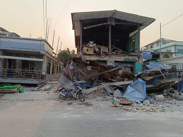 Động đất Myanmar: Số người thiệt mạng vượt 1.000 người- Ảnh 4. Động đất Myanmar: Số người thiệt mạng vượt 1.000 người- Ảnh 4.