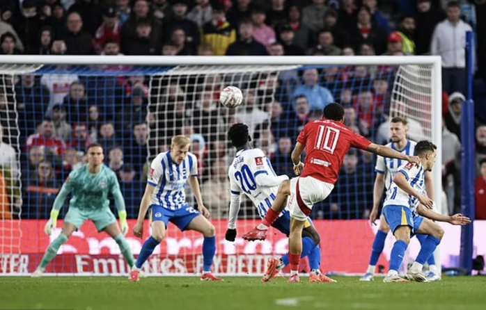 Thắng luân lưu Brighton, Nottingham Forest giật vé bán kết FA Cup sau 34 năm- Ảnh 1. Thắng luân lưu Brighton, Nottingham Forest giật vé bán kết FA Cup sau 34 năm- Ảnh 1.