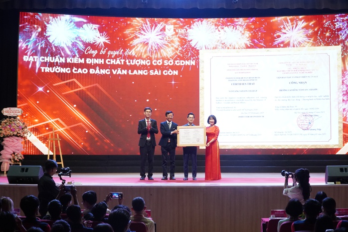 Trường CĐ Văn Lang Sài Gòn đạt chuẩn kiểm định chất lượng - Ảnh 1. Trường CĐ Văn Lang Sài Gòn đạt chuẩn kiểm định chất lượng - Ảnh 1.