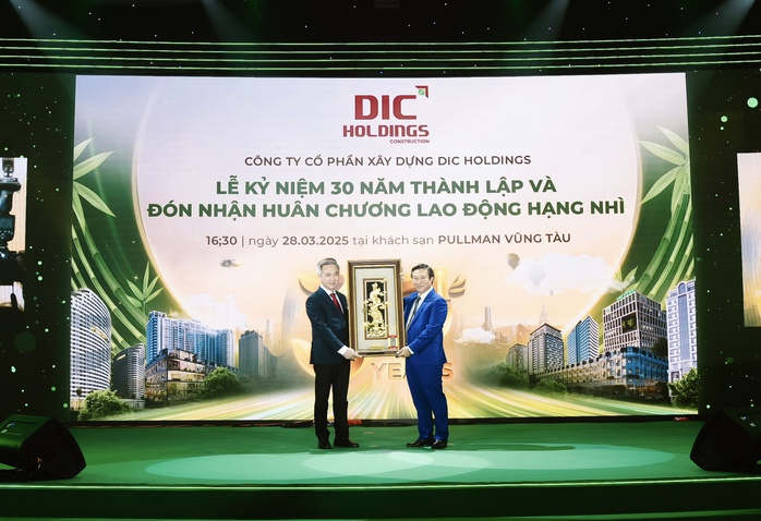 DIC Holdings kỷ niệm 30 năm thành lập và nhận Huân chương Lao động- Ảnh 1. DIC Holdings kỷ niệm 30 năm thành lập và nhận Huân chương Lao động- Ảnh 1.