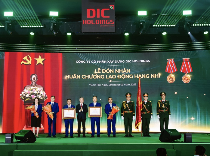 DIC Holdings kỷ niệm 30 năm thành lập và nhận Huân chương Lao động- Ảnh 2. DIC Holdings kỷ niệm 30 năm thành lập và nhận Huân chương Lao động- Ảnh 2.