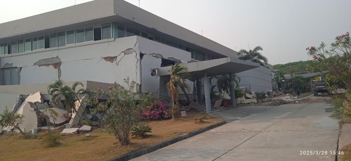 Động đất Myanmar: Gần 700 người thiệt mạng, các bệnh viện "vỡ trận"- Ảnh 4. Động đất Myanmar: Gần 700 người thiệt mạng, các bệnh viện "vỡ trận"- Ảnh 4.