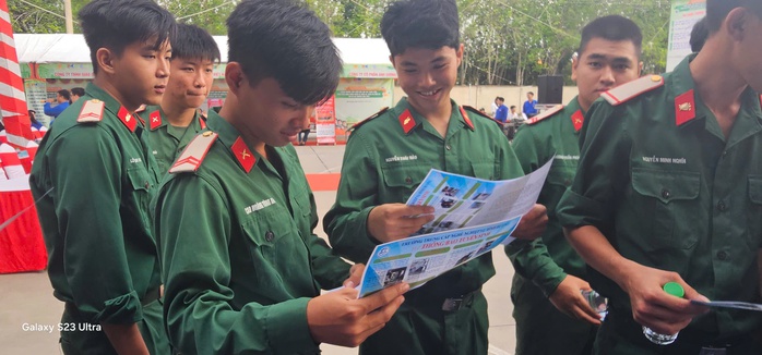 Hình ảnh về ngày hội giới thiệu việc làm tại Bình Dương- Ảnh 1.