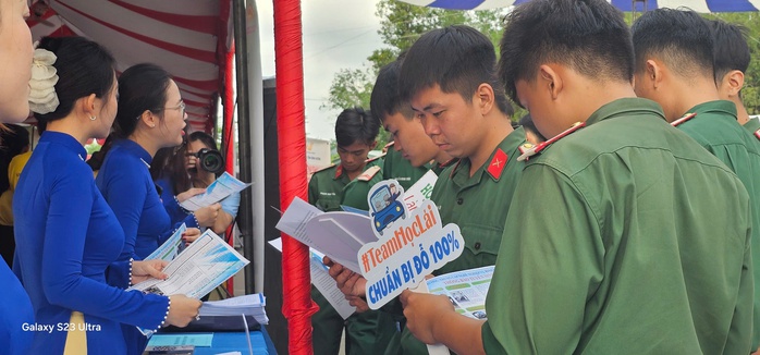 Hình ảnh về ngày hội giới thiệu việc làm tại Bình Dương- Ảnh 2.