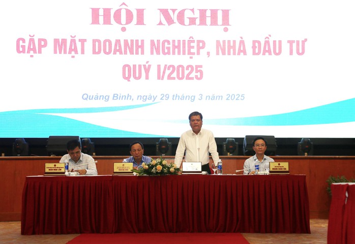Chủ tịch tỉnh Quảng Bình: Xử lý nghiêm cán bộ nhũng nhiễu, gây phiền hà cho doanh nghiệp- Ảnh 1. Chủ tịch tỉnh Quảng Bình: Xử lý nghiêm cán bộ nhũng nhiễu, gây phiền hà cho doanh nghiệp- Ảnh 1.