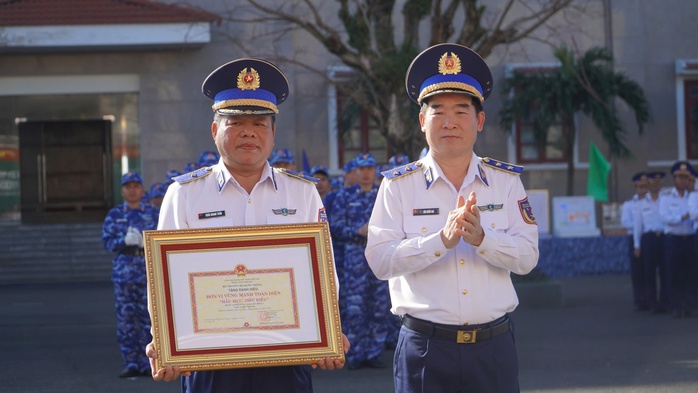 Bộ Tư lệnh Vùng Cảnh sát biển 2 ra quân huấn luyện năm 2025- Ảnh 10. Bộ Tư lệnh Vùng Cảnh sát biển 2 ra quân huấn luyện năm 2025- Ảnh 10.