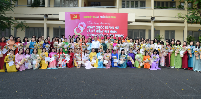Lãnh đạo TP HCM chúc mừng cán bộ nữ các cơ quan tham mưu, giúp việc của Thành ủy- Ảnh 1. Lãnh đạo TP HCM chúc mừng cán bộ nữ các cơ quan tham mưu, giúp việc của Thành ủy- Ảnh 1.