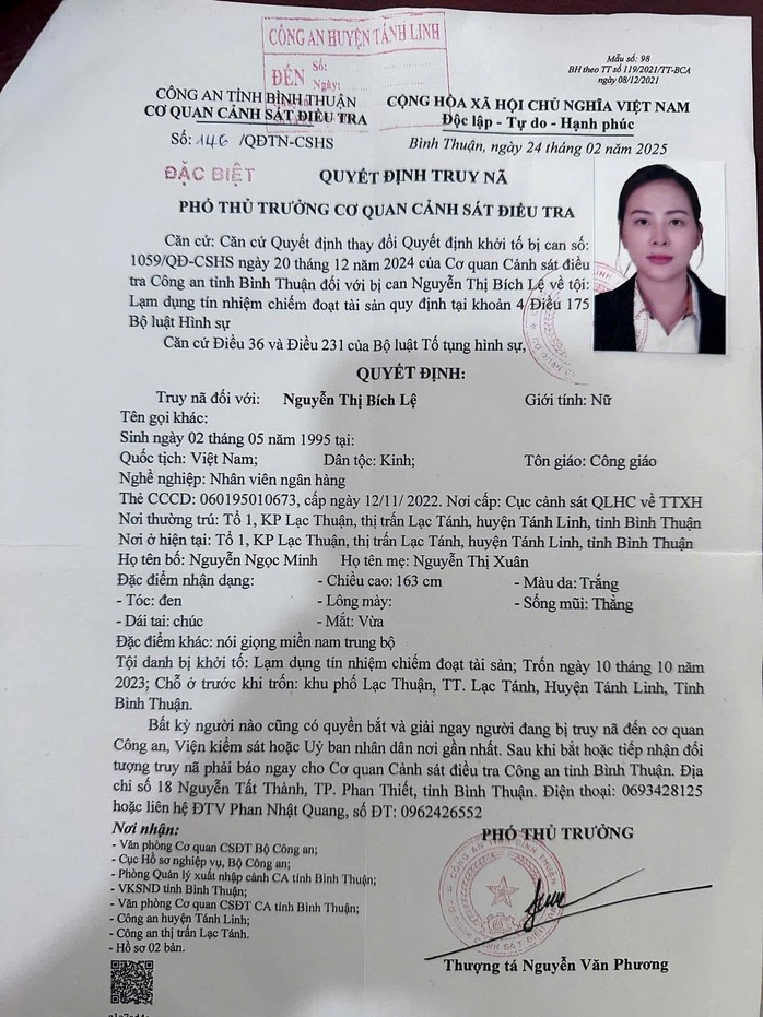 Nữ nhân viên ngân hàng xinh đẹp bị phát lệnh truy nã đặc biệt- Ảnh 1. Nữ nhân viên ngân hàng xinh đẹp bị phát lệnh truy nã đặc biệt- Ảnh 1.